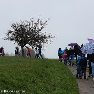 Die Gruppe auf ihrem Weg zur nächsten Station